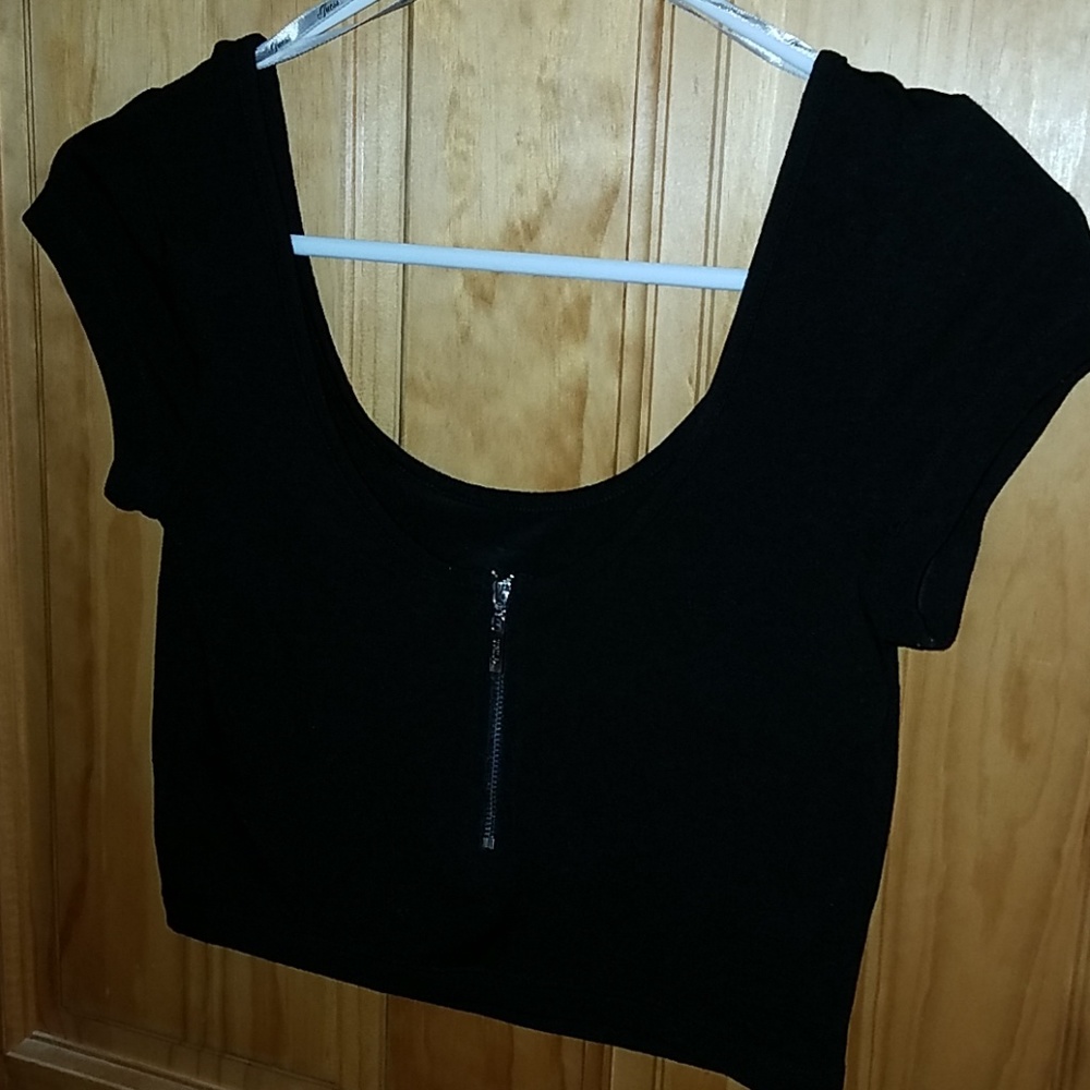 Crop tshirt - Picture 2 of 3
